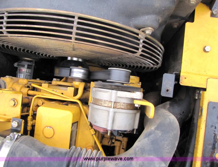 image for item B2067 2002 John Deere 200C LC excavator