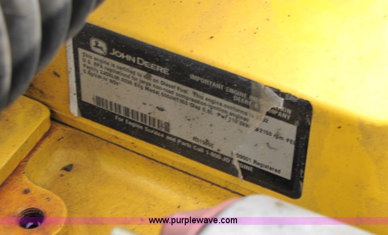 image for item B2067 2002 John Deere 200C LC excavator