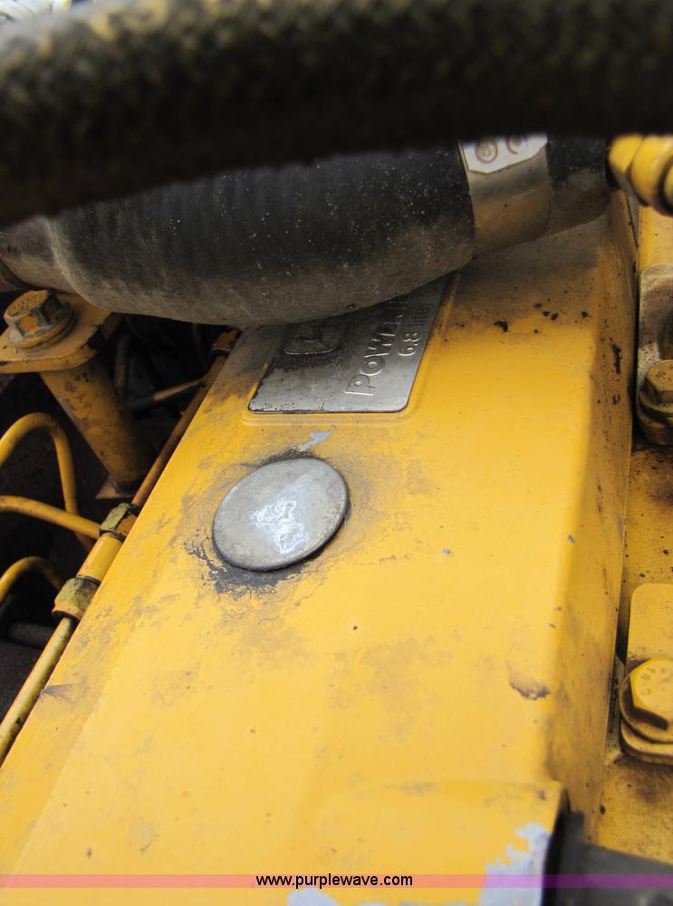 image for item B2067 2002 John Deere 200C LC excavator