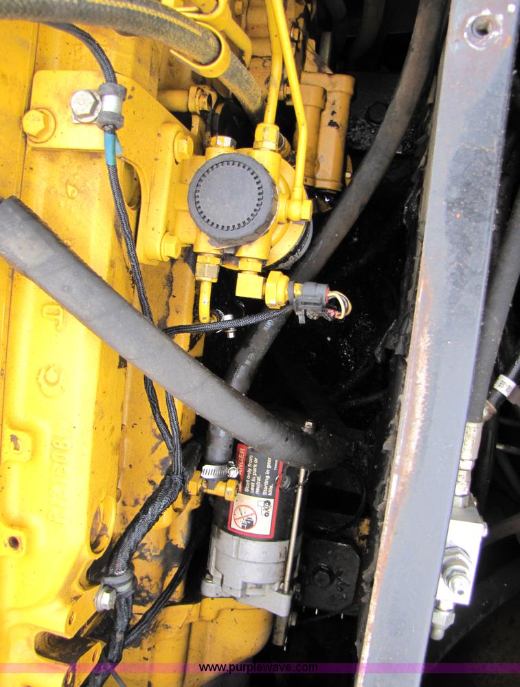 image for item B2067 2002 John Deere 200C LC excavator