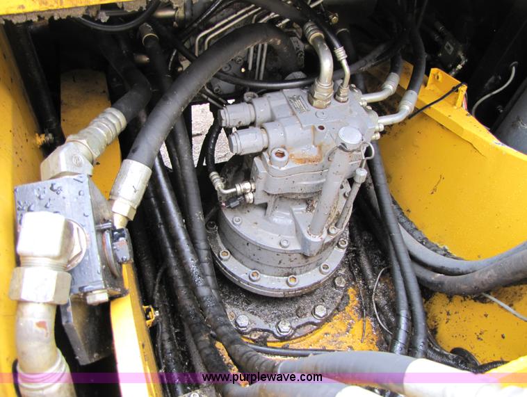 image for item B2067 2002 John Deere 200C LC excavator