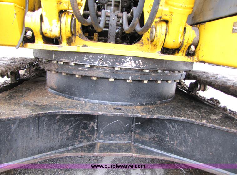 image for item B2067 2002 John Deere 200C LC excavator