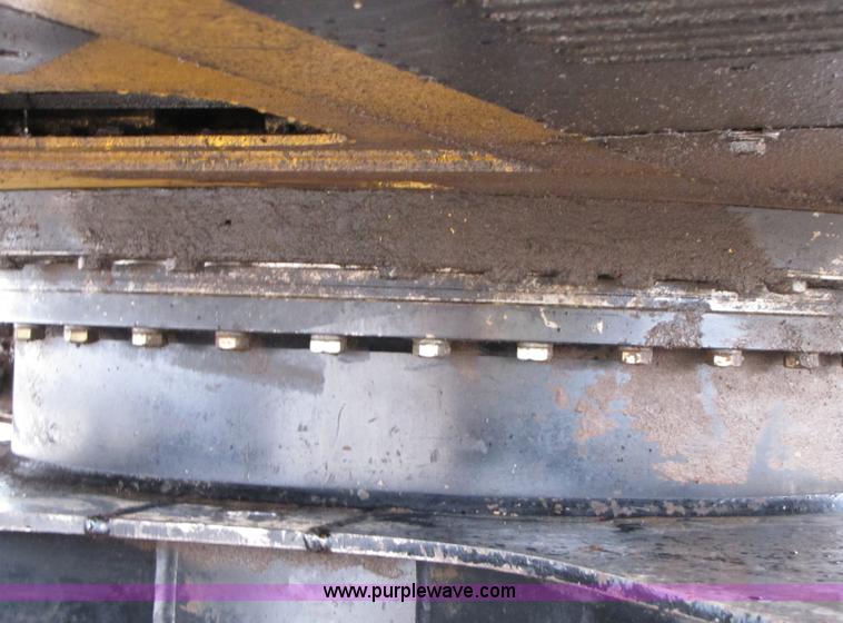 image for item B2067 2002 John Deere 200C LC excavator