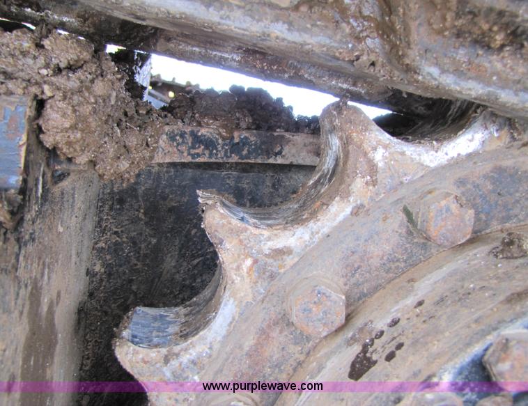 image for item B2067 2002 John Deere 200C LC excavator