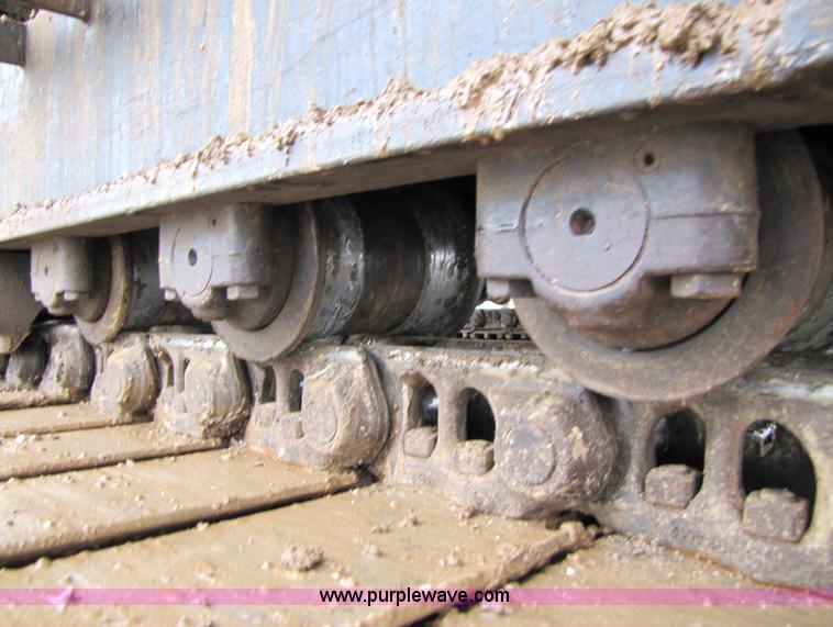 image for item B2067 2002 John Deere 200C LC excavator