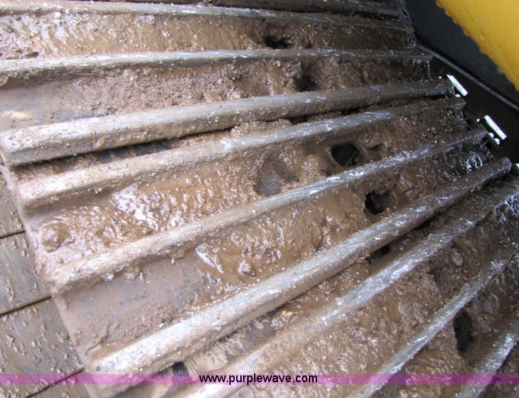 image for item B2067 2002 John Deere 200C LC excavator