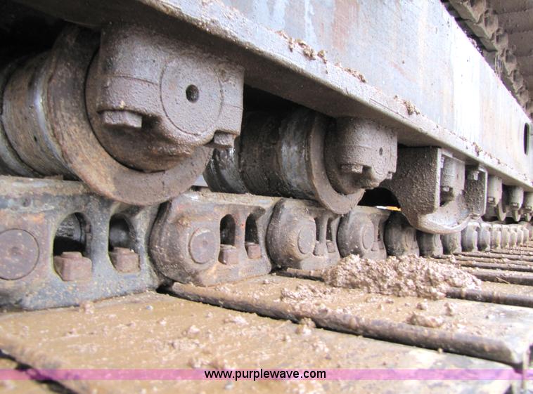 image for item B2067 2002 John Deere 200C LC excavator