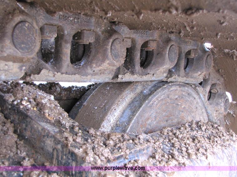 image for item B2067 2002 John Deere 200C LC excavator