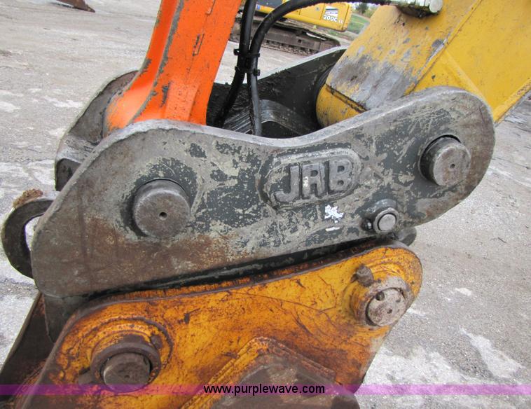 image for item B2067 2002 John Deere 200C LC excavator