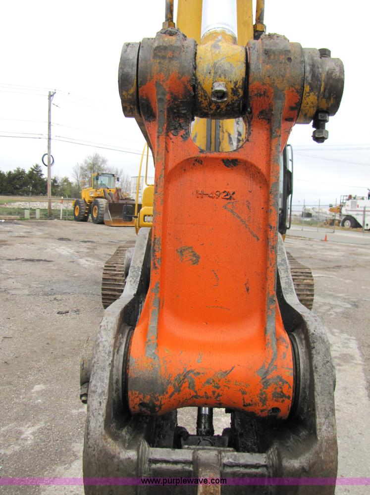 image for item B2067 2002 John Deere 200C LC excavator