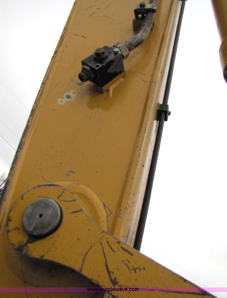 image for item B2067 2002 John Deere 200C LC excavator