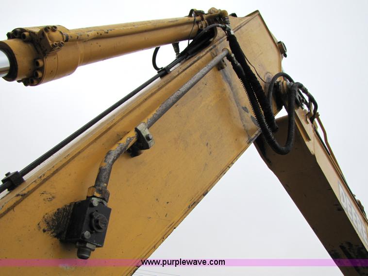 image for item B2067 2002 John Deere 200C LC excavator