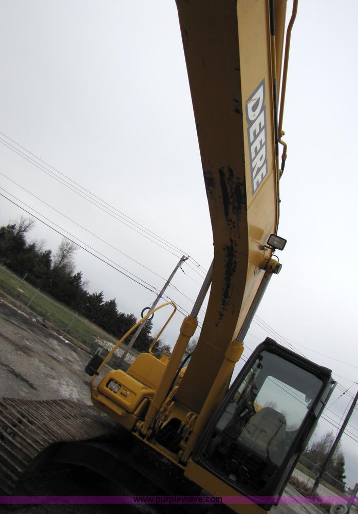 image for item B2067 2002 John Deere 200C LC excavator