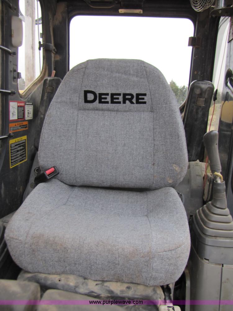 image for item B2067 2002 John Deere 200C LC excavator