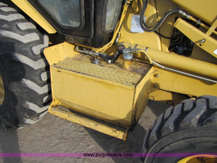 image for item B2069 1995 Caterpillar 426B 4x4 loader backhoe