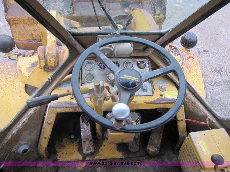 image for item B2072 1979 Caterpillar 966C wheel loader