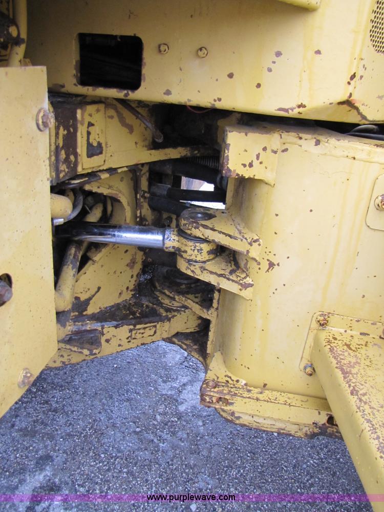 image for item B2072 1979 Caterpillar 966C wheel loader