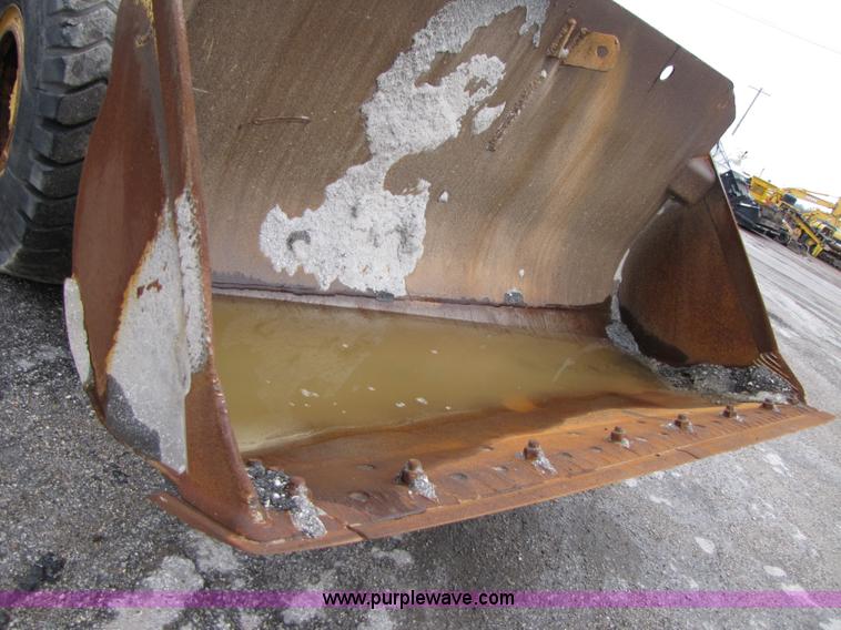 image for item B2072 1979 Caterpillar 966C wheel loader