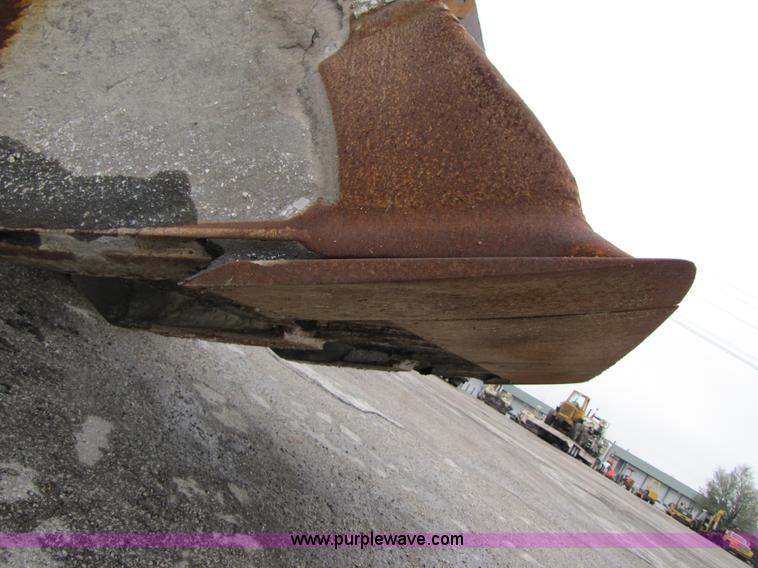 image for item B2072 1979 Caterpillar 966C wheel loader