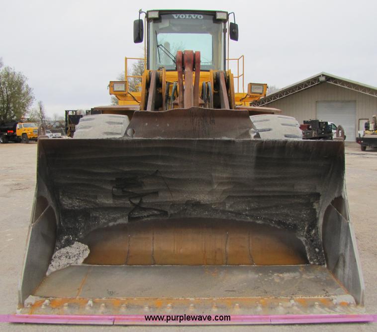 image for item B2073 1994 Volvo L150 wheel loader