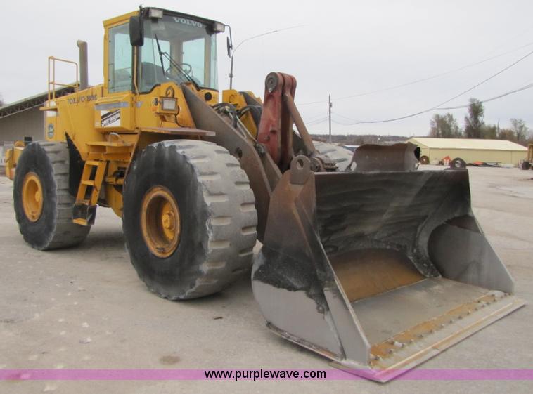 image for item B2073 1994 Volvo L150 wheel loader