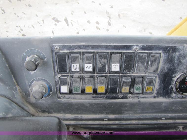 image for item B2073 1994 Volvo L150 wheel loader