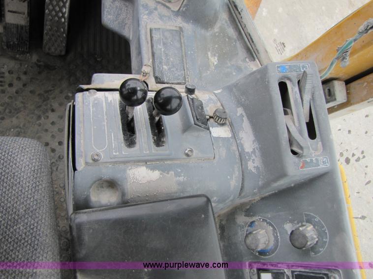 image for item B2073 1994 Volvo L150 wheel loader