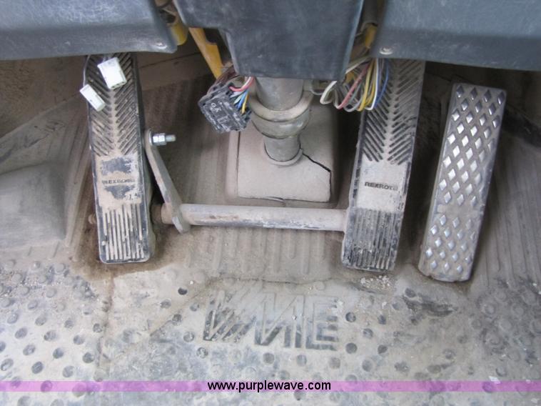 image for item B2073 1994 Volvo L150 wheel loader