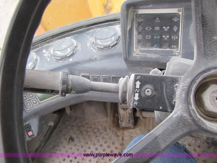 image for item B2073 1994 Volvo L150 wheel loader