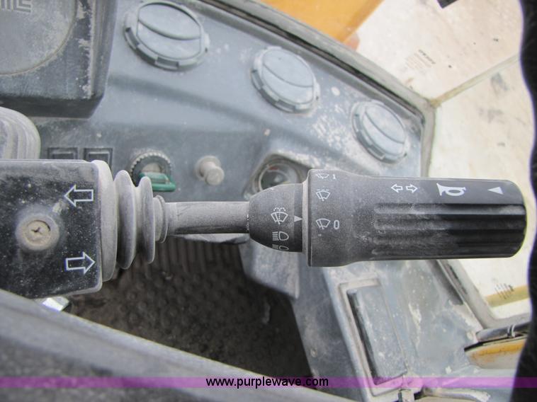 image for item B2073 1994 Volvo L150 wheel loader