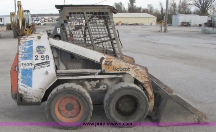 image for item B2076 1991 Bobcat 743B skid steer