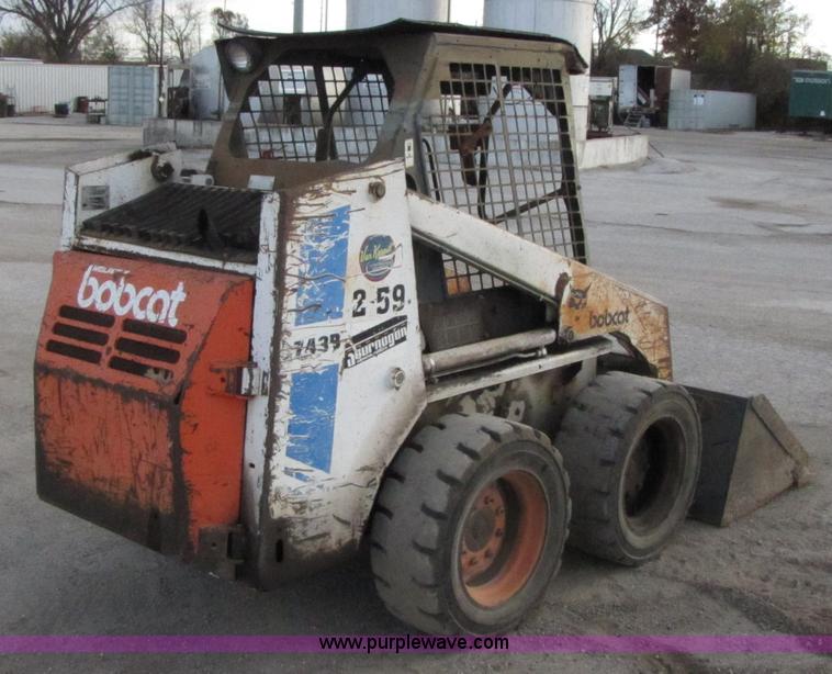 image for item B2076 1991 Bobcat 743B skid steer