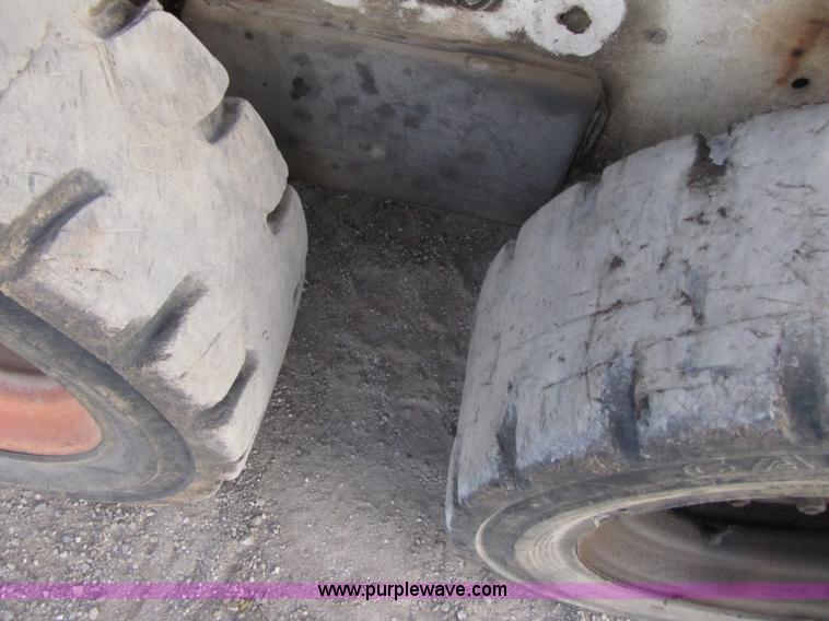 image for item B2076 1991 Bobcat 743B skid steer