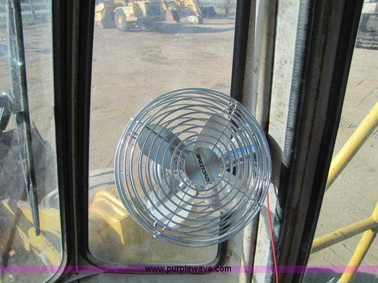 image for item B2077 1988 Caterpillar 966E wheel loader