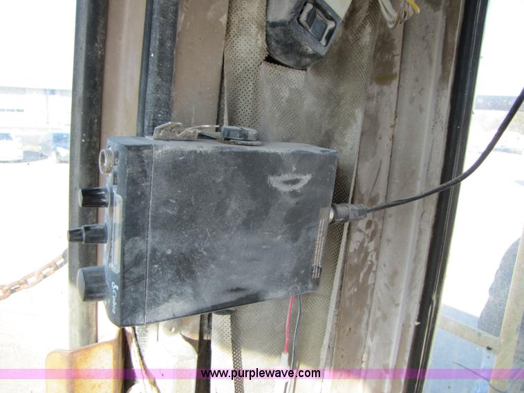 image for item B2077 1988 Caterpillar 966E wheel loader