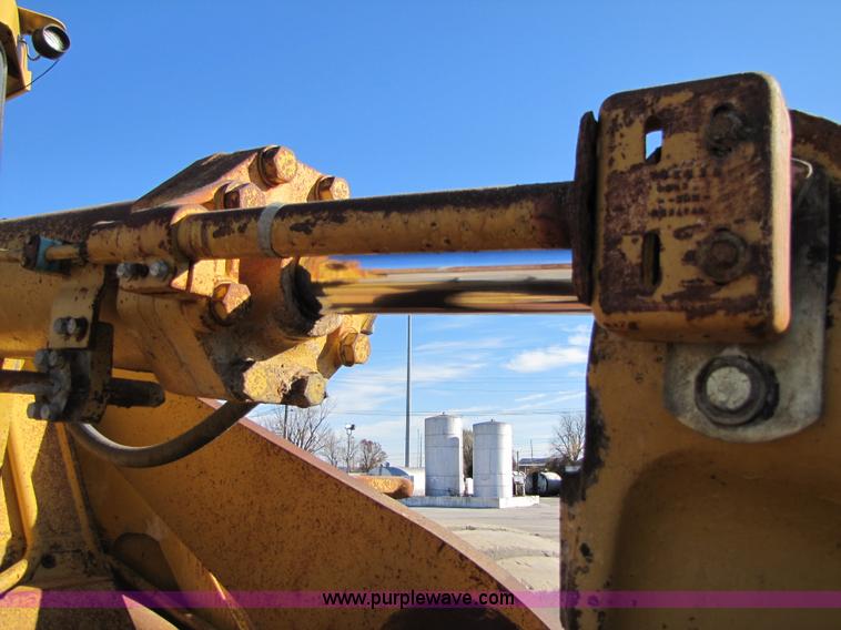 image for item B2077 1988 Caterpillar 966E wheel loader