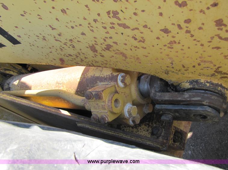 image for item B2077 1988 Caterpillar 966E wheel loader