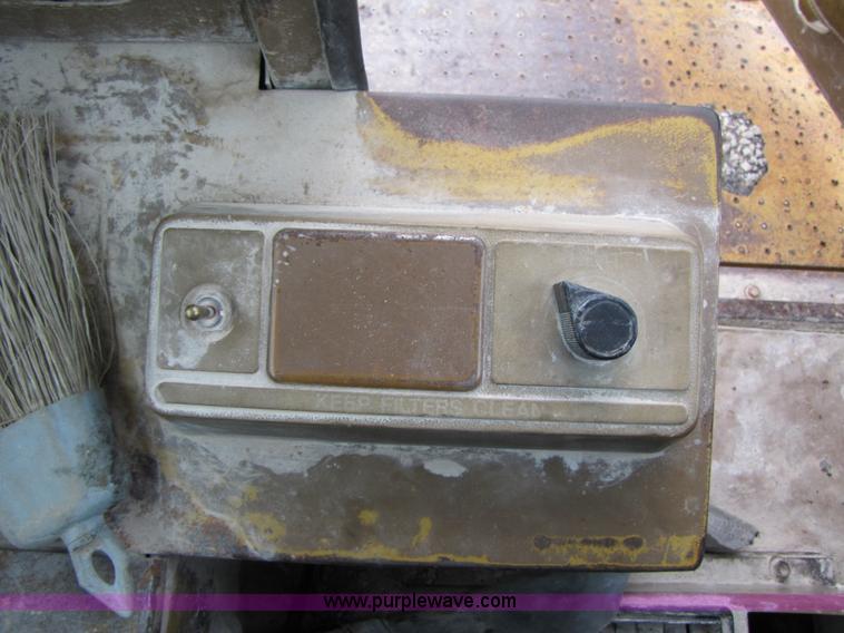 image for item B2091 1985 Caterpillar 950B wheel loader