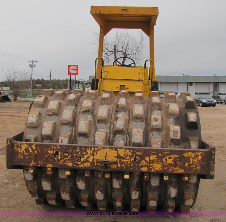 image for item B2092 1989 Bomag BW 213PD vibratory pad foot roller