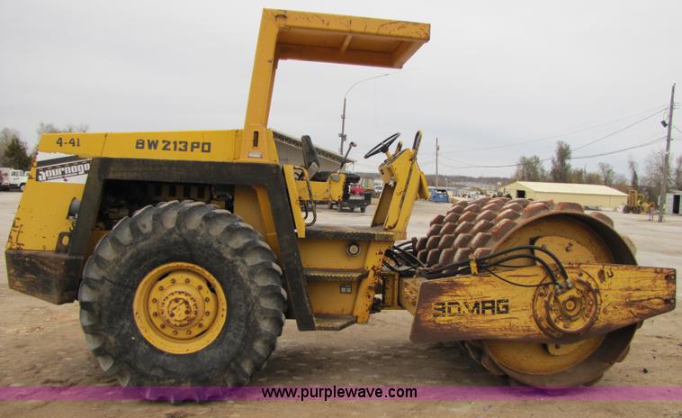 image for item B2092 1989 Bomag BW 213PD vibratory pad foot roller
