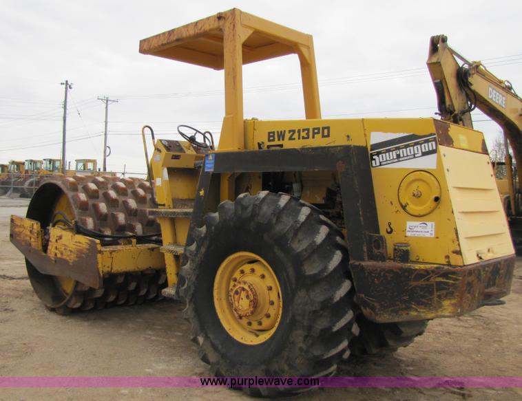 image for item B2092 1989 Bomag BW 213PD vibratory pad foot roller