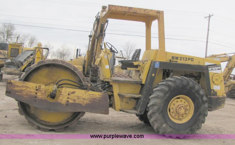 image for item B2092 1989 Bomag BW 213PD vibratory pad foot roller
