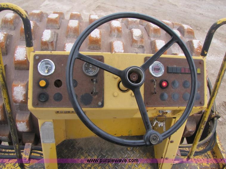 image for item B2092 1989 Bomag BW 213PD vibratory pad foot roller