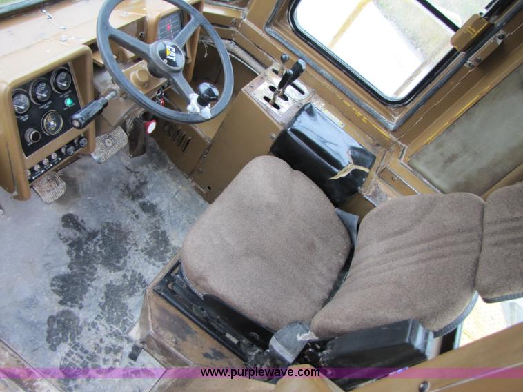 image for item B2093 1992 Caterpillar 988B wheel loader