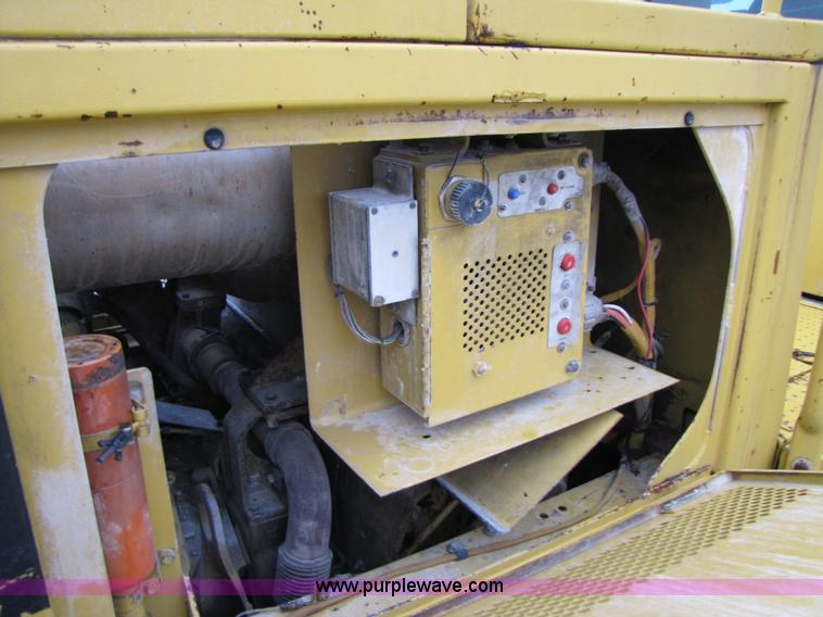 image for item B2093 1992 Caterpillar 988B wheel loader