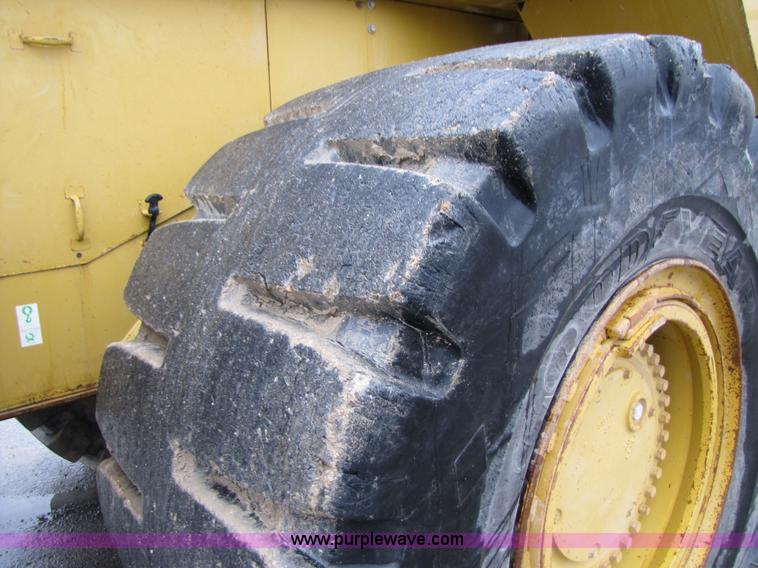 image for item B2093 1992 Caterpillar 988B wheel loader