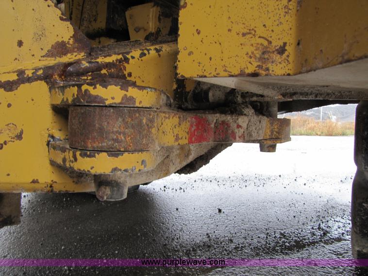 image for item B2093 1992 Caterpillar 988B wheel loader