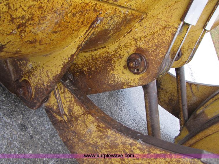 image for item B2093 1992 Caterpillar 988B wheel loader