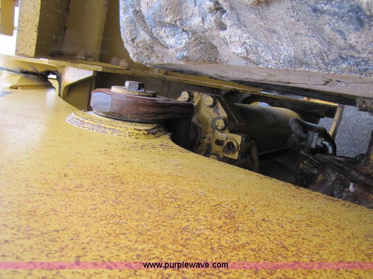 image for item B2093 1992 Caterpillar 988B wheel loader