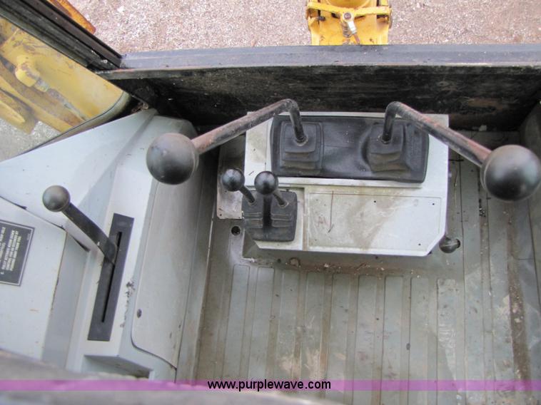 image for item B2100 1993 Caterpillar 416B 4x4 loader backhoe